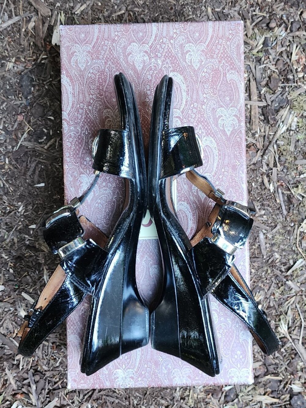 Sofft size 8 Black patent leather sandals "Alina" GUC